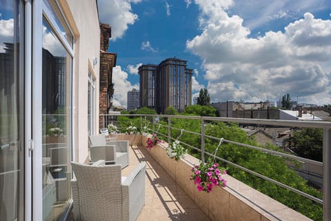 Balcony/Terrace, City view
