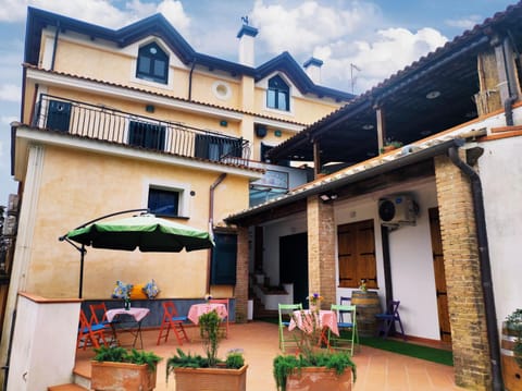 Property building, Patio, Day, Garden, View (from property/room), Balcony/Terrace, Seating area, Garden view