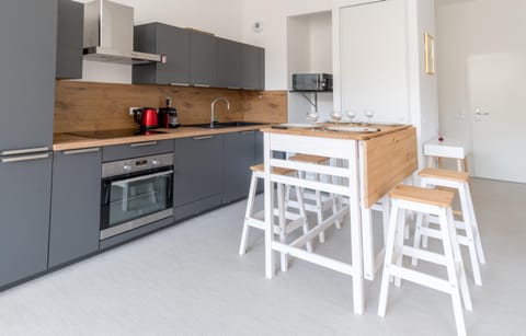 Kitchen or kitchenette, Dining area