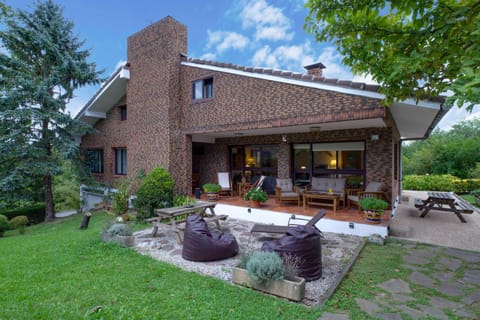 Property building, Off site, Garden, Balcony/Terrace