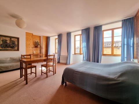 Photo of the whole room, Seating area, Bedroom
