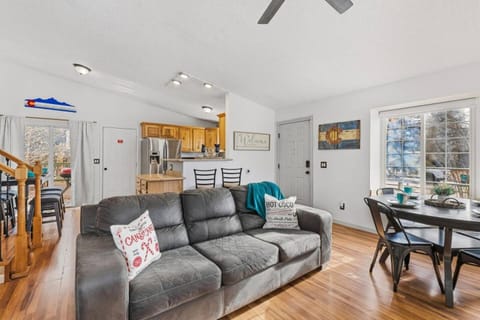 Pet Friendly 2 King Beds AF Academy Sleeps 12 Villa in Black Forest