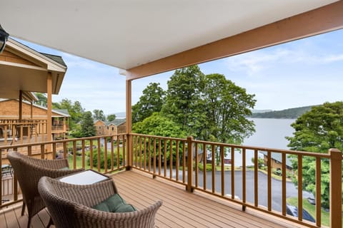 Natural landscape, Balcony/Terrace, Lake view