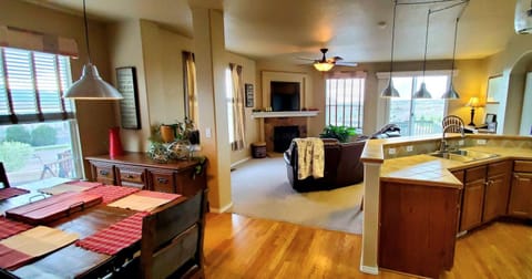 Gorgeous Rancher/Mtn Views/AF Academy Villa in Black Forest