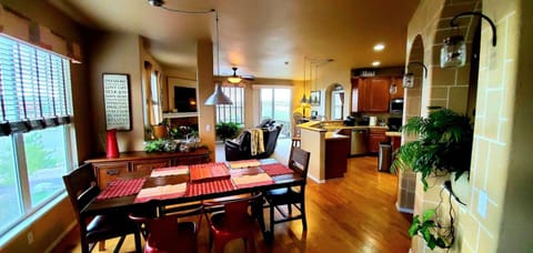 Gorgeous Rancher/Mtn Views/AF Academy Villa in Black Forest