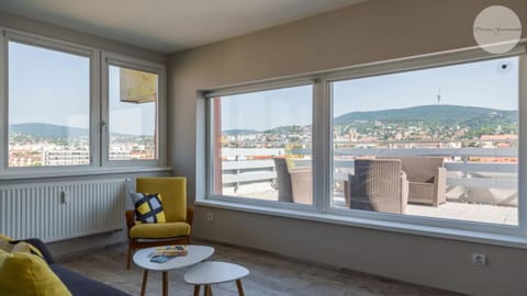 Photo of the whole room, City view