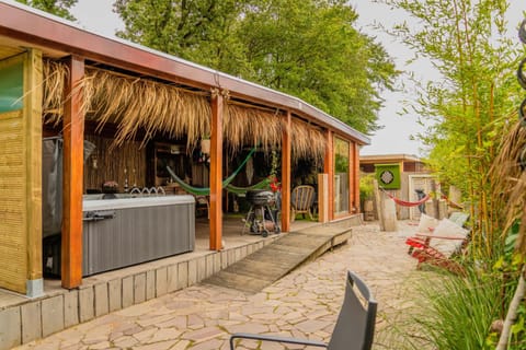 Patio, BBQ facilities, BBQ facilities, Garden, Hot Tub, Garden view