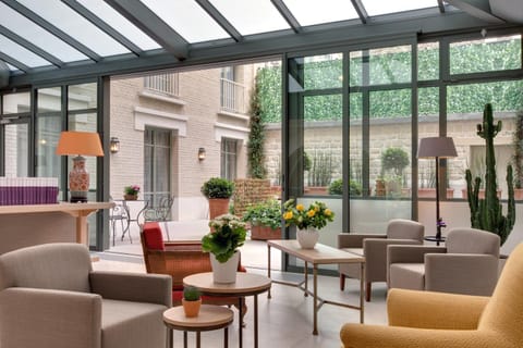 Communal lounge/ TV room