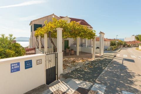 Property building, Day, Street view