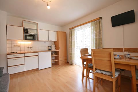 Kitchen or kitchenette, stove, stove, kitchen, kitchen