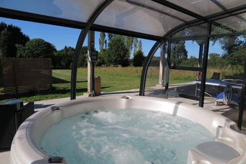 Garden, Hot Tub, Garden view
