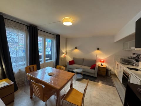 TV and multimedia, Living room, Dining area, stove