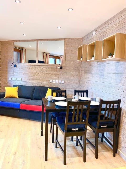 Coffee/tea facilities, Dining area, Mountain view, Family