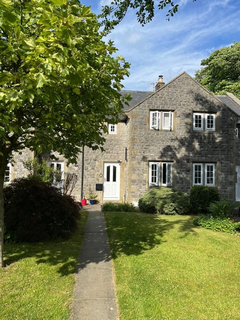Cathedral View House in High Peak District