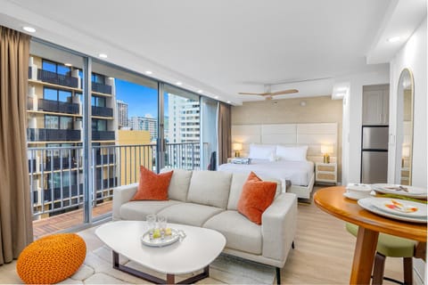 Bed, View (from property/room), Balcony/Terrace, Living room, Seating area, Dining area, Bedroom