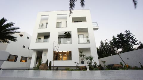 Property building, Facade/entrance, Bird's eye view, Floor plan