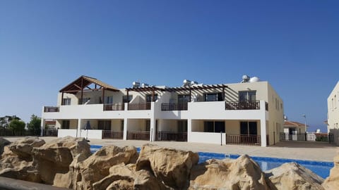 Top floor 2 bedroom apartment E101, 3 pools, sea view, FREE WIFI Apartment in Peyia