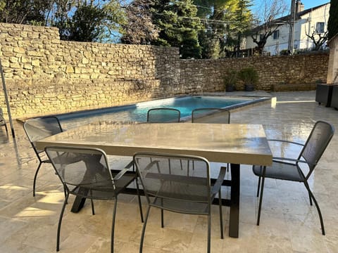 Appartement avec Piscine privée dans Résidence pour 6 personnes Apartment in Uzes