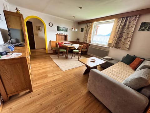 Living room, Photo of the whole room