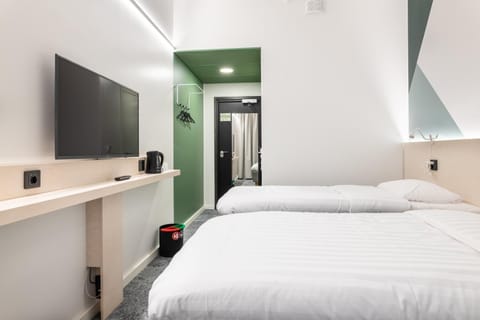 TV and multimedia, Photo of the whole room, Bedroom