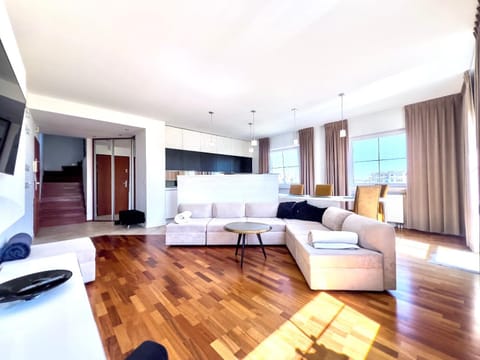 Nad stawem, dwupoziomowy, 6 łóżek, parking, zielona okolica Apartment in Gdansk