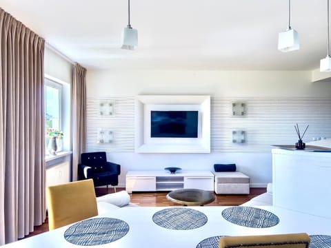 Nad stawem, dwupoziomowy, 6 łóżek, parking, zielona okolica Apartment in Gdansk