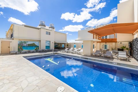 Balcony/Terrace, Swimming pool, sunbed