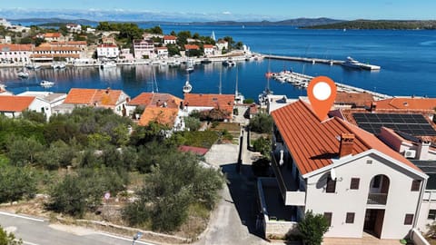Facade/entrance, City view, Sea view