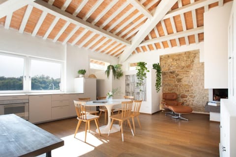 Dining area, kitchen