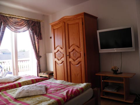 Day, Photo of the whole room