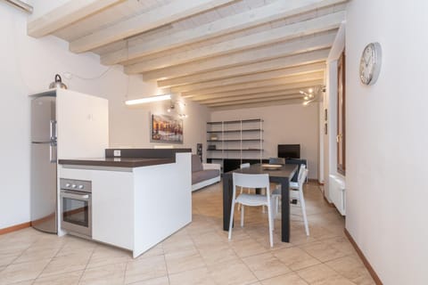 Kitchen or kitchenette, Living room, Seating area, Dining area