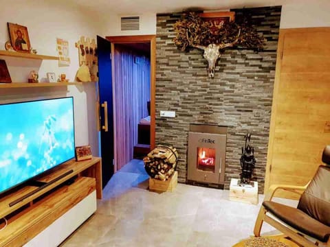 Communal lounge/ TV room, TV and multimedia, Living room