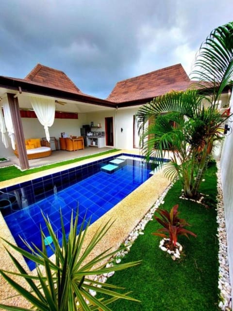 Property building, Day, Garden, Swimming pool