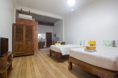 Bed, Photo of the whole room, Dining area, Bedroom