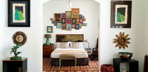 Photo of the whole room, Bedroom