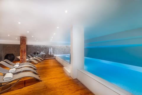 Spa and wellness centre/facilities, Pool view, Swimming pool, sunbed