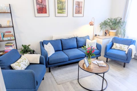 Lounge or bar, Seating area, Entertainment