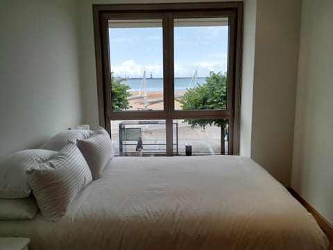 Photo of the whole room, Bedroom, Sea view