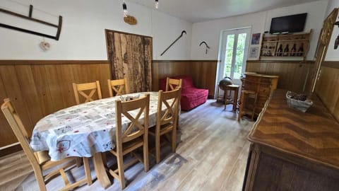 Maison 10 personnes Chez Perrine et Nicolas House in Auvergne-Rhône-Alpes