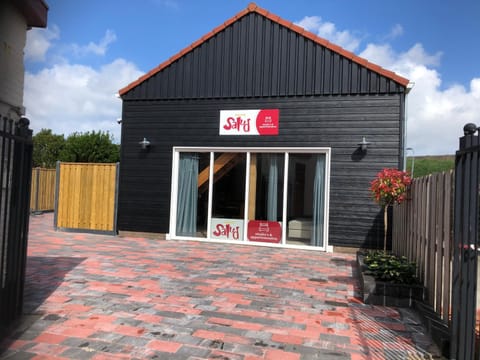 Property building, Facade/entrance, Property logo or sign