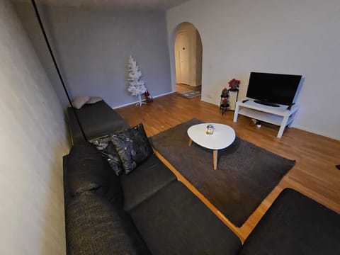 TV and multimedia, Living room, Seating area, Evening entertainment