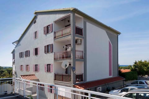 Property building, Summer, Balcony/Terrace
