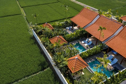 Property building, Bird's eye view, Swimming pool
