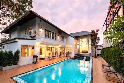 Property building, Swimming pool