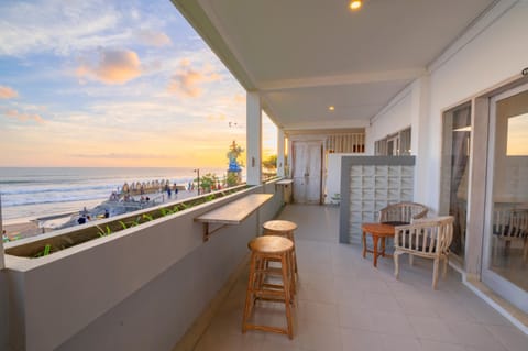View (from property/room), Balcony/Terrace, Seating area, Beach, Sea view