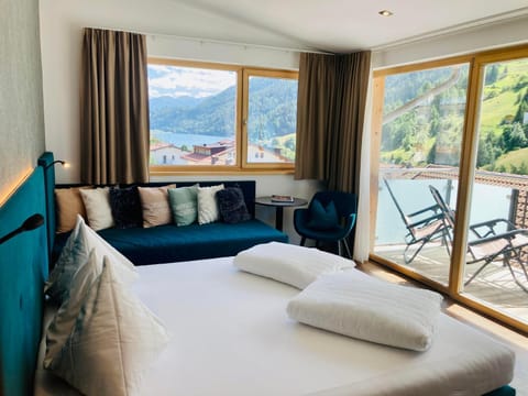 Bed, Balcony/Terrace, Photo of the whole room, Mountain view