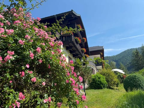 Property building, Garden, Garden view, Mountain view