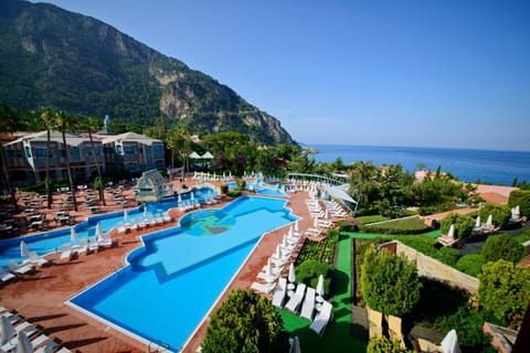 Facade/entrance, Natural landscape, Swimming pool, Swimming pool