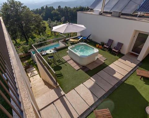 Property building, Hot Tub, Balcony/Terrace, Swimming pool