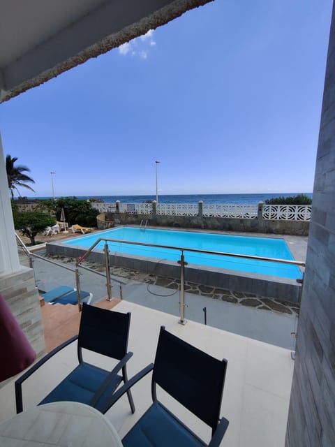 Balcony/Terrace, Pool view, Sea view, Swimming pool, sunbed